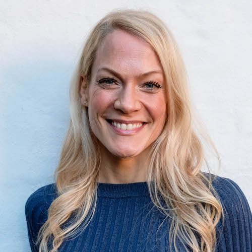 Caroline_2_small-circle Caroline_2_small-circle