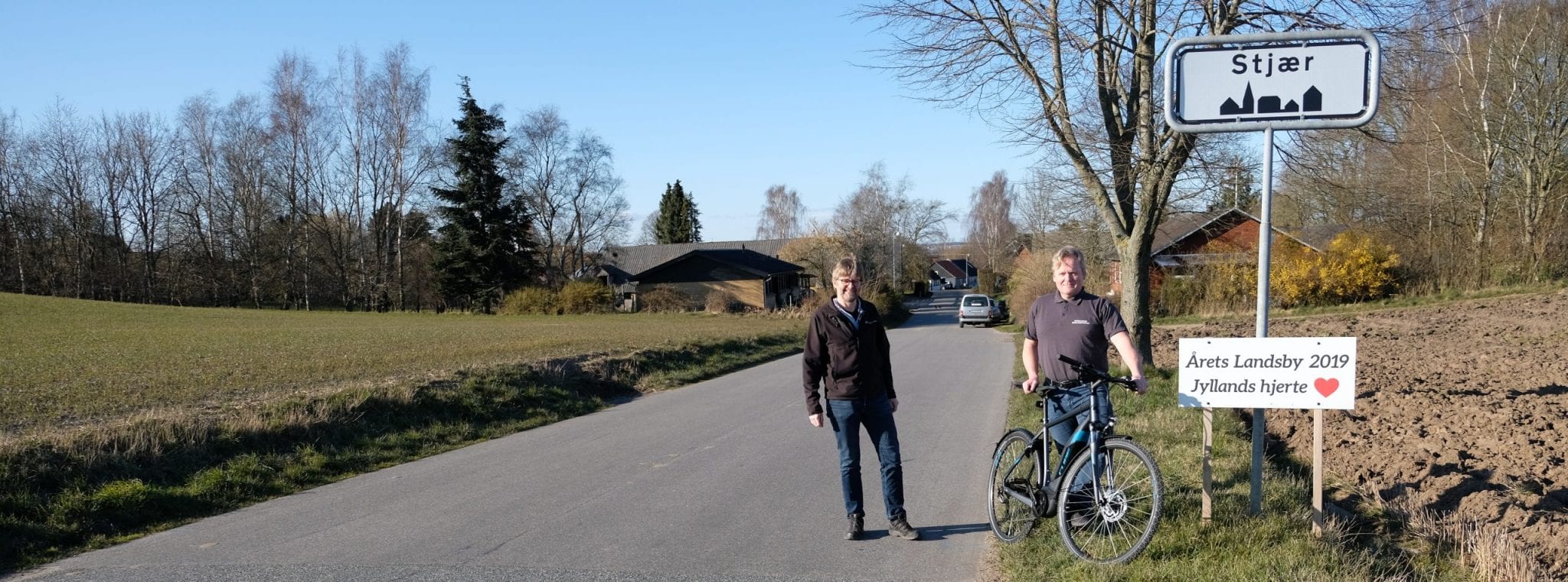 Carsten fra EnergiTjenesten sammen med Peter fra Stjær og hans nye el-cykel