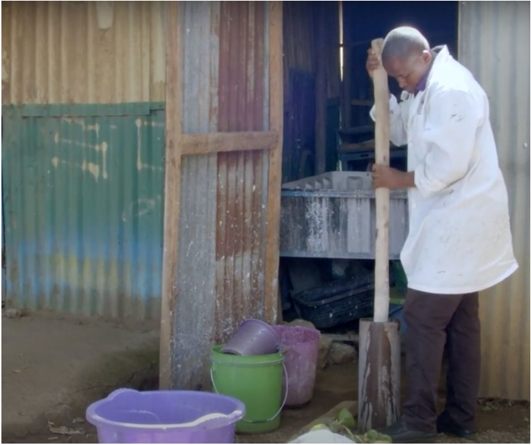 Vincent laver genbrugspapir.